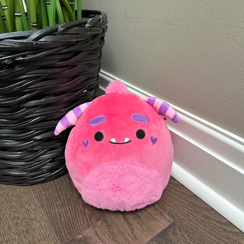 NWT Squishmallows MONT the Monster Valentine’s Day 8” Plush Stuffed Animal Toy